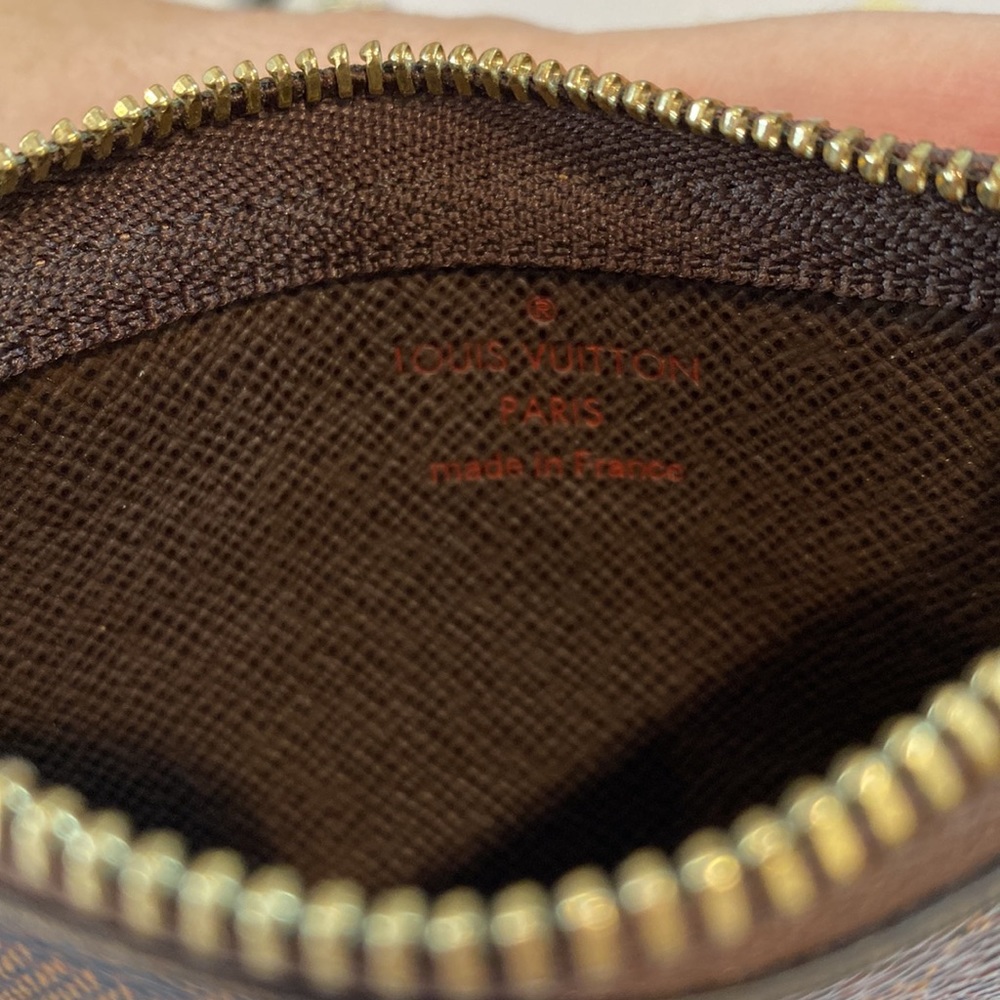 Authentic Louis Vuitton key pouch - Picture 4 of 8